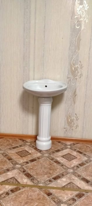 Раковина с пьедесталом