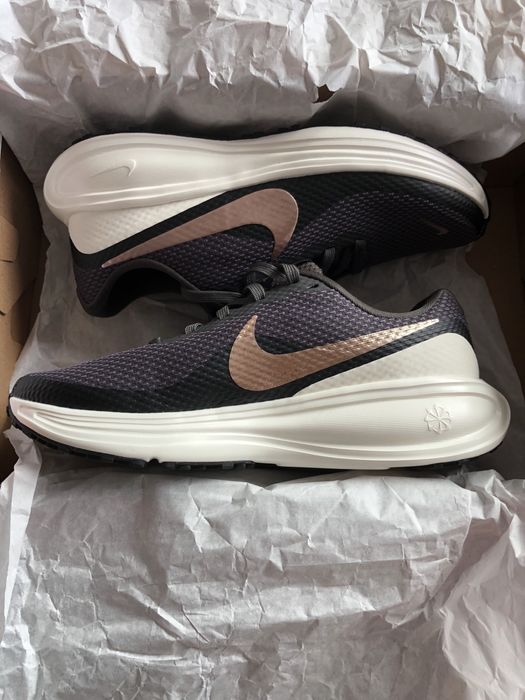 Чисто нови обувки Nike
