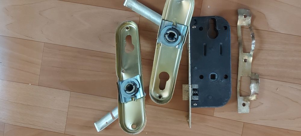 Замок врезной Apecs 1023