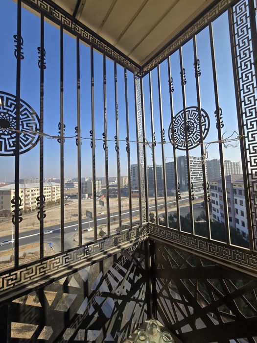 Шахар марказидан 2 хонали 65 кв.лик янги ремонтдан чиккан уй