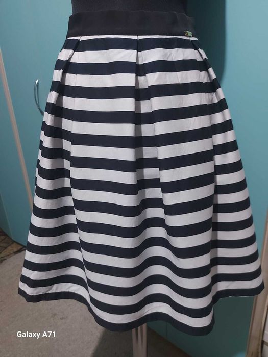 Fusta Hermosa alb/negru in dungi, mas. S