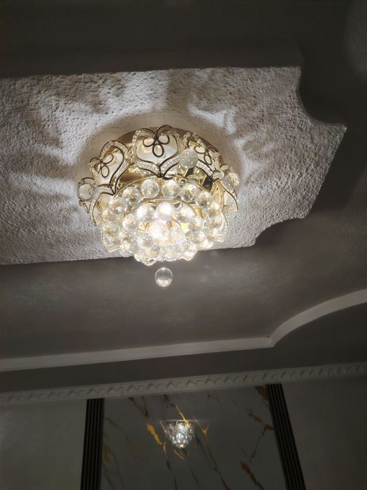 Люстры две шт. Продам сост