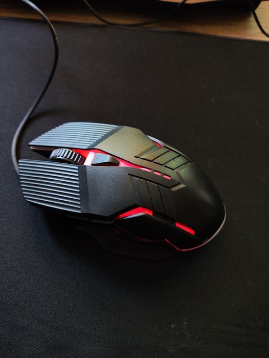 Mouse Gaming Silențios cu Iluminare LED RGB Stare Foarte Bună