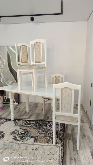 Стол обеденный ,