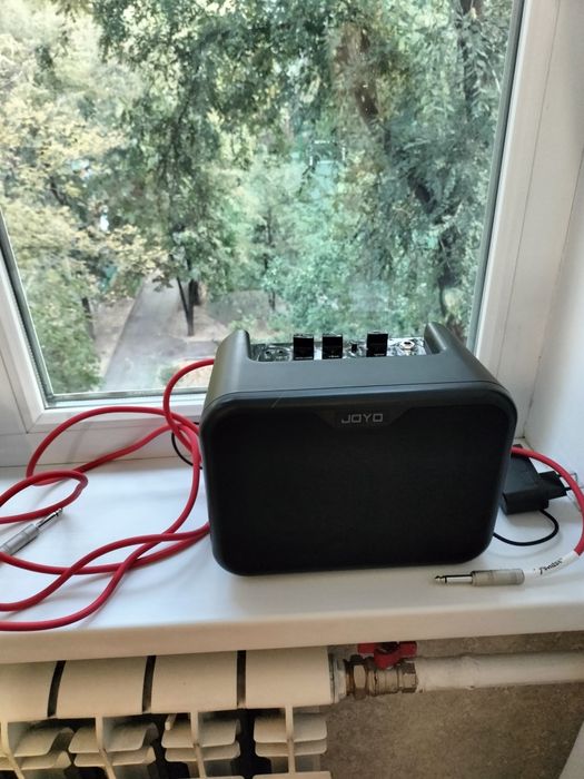 Электронная гитара и усилитель