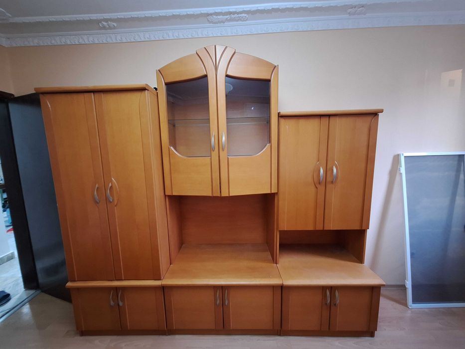 Масивна секция от дърво