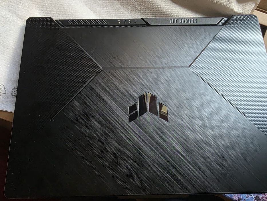 Vând urgent laptop si telefon