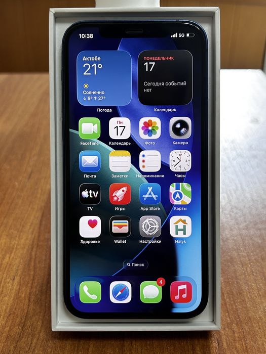 iPhone 12 с документом , синий цвет