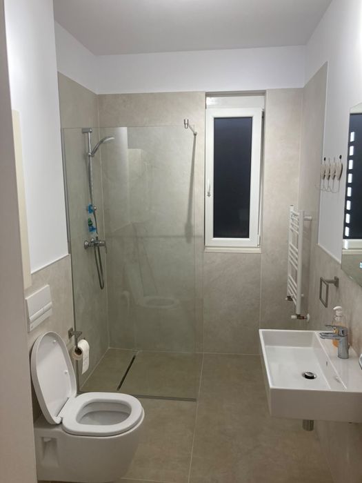 Inchiriez apartament