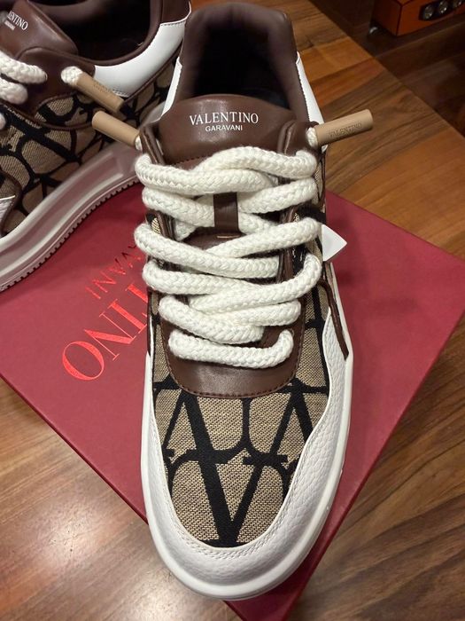 Продавам чисто нови оригинални сникърси Valentino
