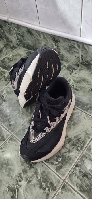 Маратонки Adidas Lightblaze