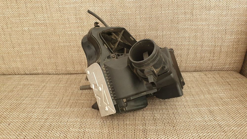 Carcasa filtru aer debitmetru Audi q5 a4 a5 a6 2000d