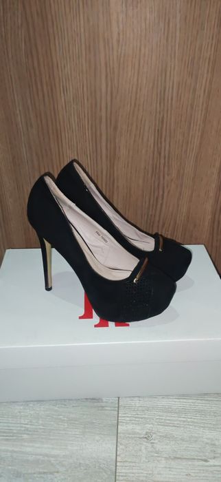 Обувки с ток     .