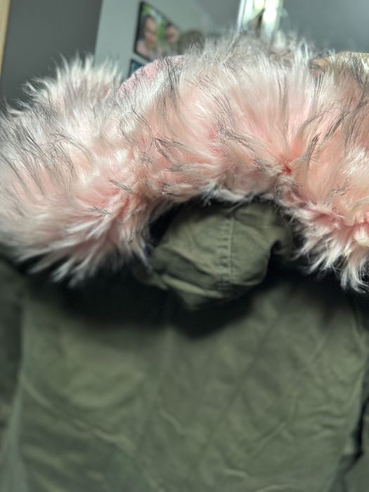 Дамска парка - зелена с розов пух