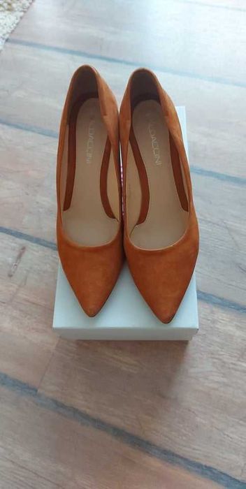 2 броя Естествена кожа велур 38 номер  Маркови обувки