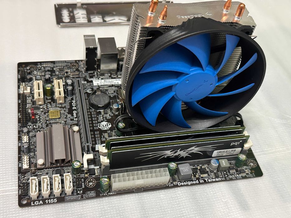 Материнская плата ECS H61H2-M2 LGA1155 i7-2600 DDR3 8Gb + кулер