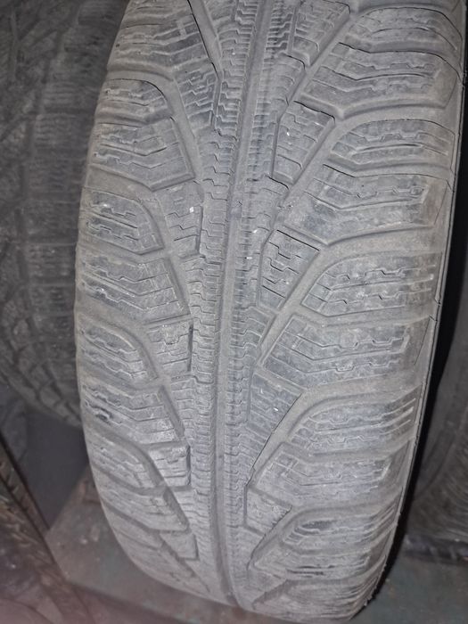 Гуми с джанти и оригинални тасове за тоуота ярис а