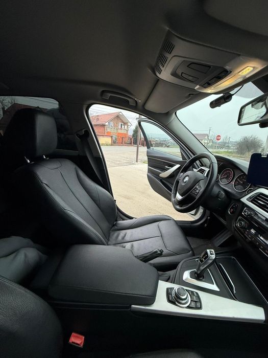 BMW Seria 3 F30 318i