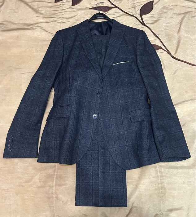 Продам красивый костюм