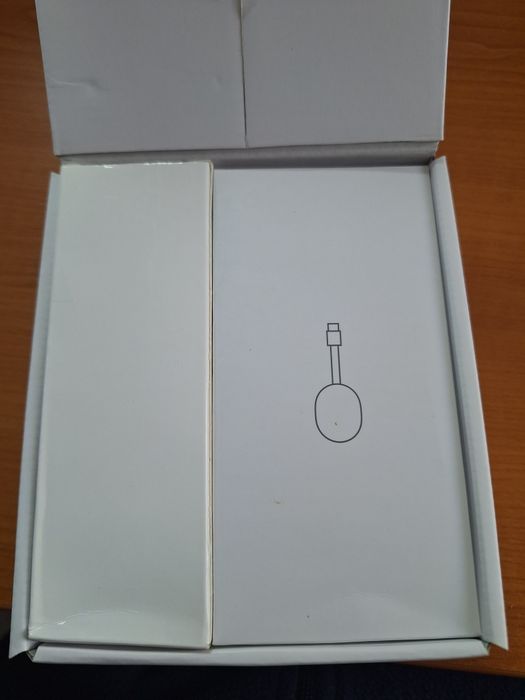Chromecast cu Google TV (HD) – model G454V, complet cu telecomandă și cablu