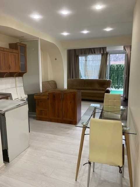 Дава се под наем Тристаен апартамент в София, Зона Б-18 - 90 кв.м за 650 € - Снимка #1