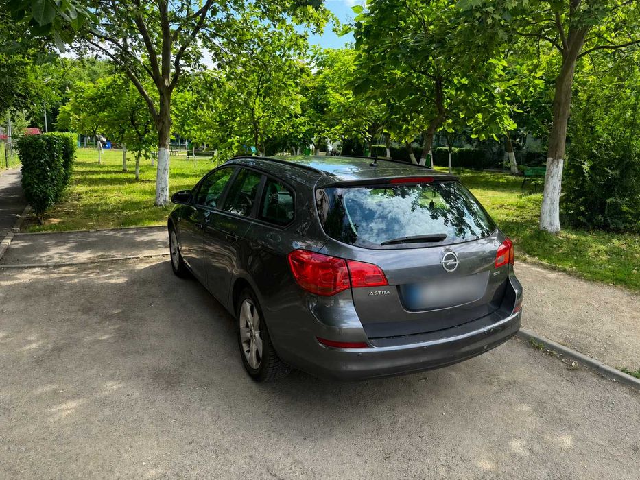 Vand Opel Astra J an fabricatie 2011, diesel, motor 1.7 CDTI, 115 CP