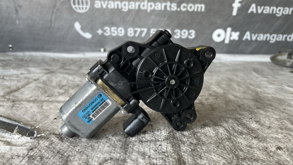 Hyundai i30 2015- моторче задно ляво стъкло