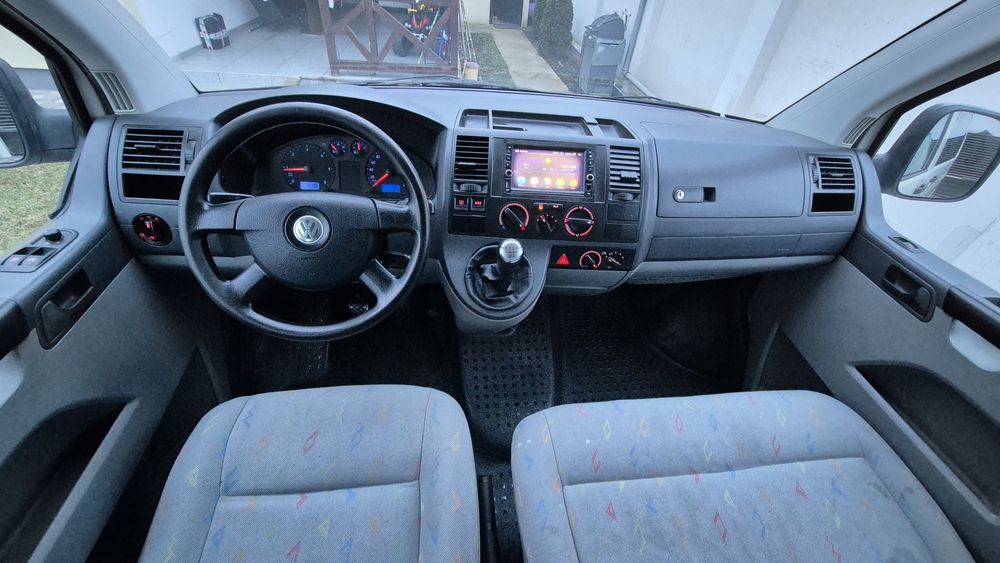 VW Transporter T5 Euro 4 
9 Locuri