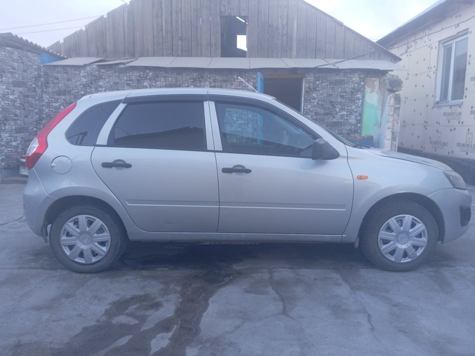 Машина Лада калина