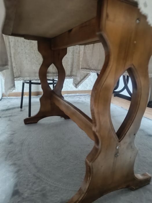 Стулья стол.         .