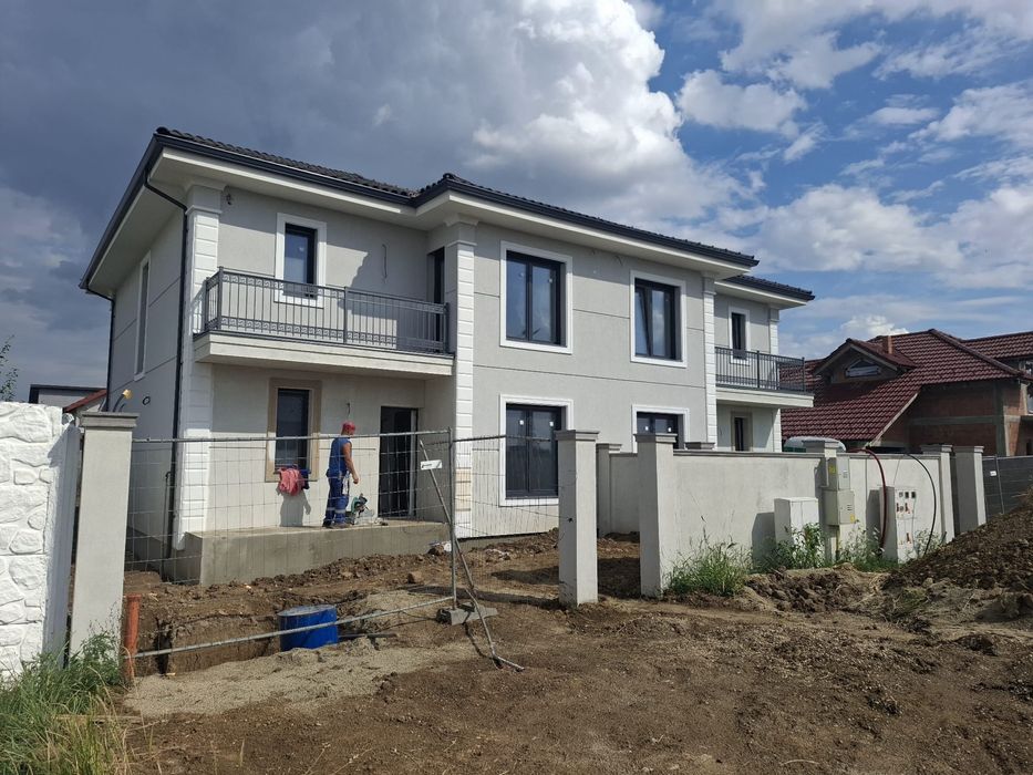 Duplex cu 4 cam la cheie,130mp utili,350mp teren,P+E,Mosnita,210000 e