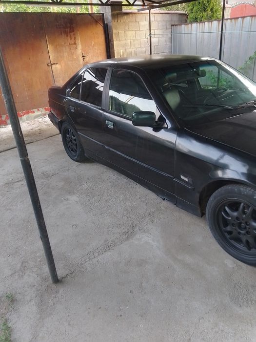 БМВ е36 1996 черный