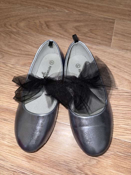 Продам туфли для девочки