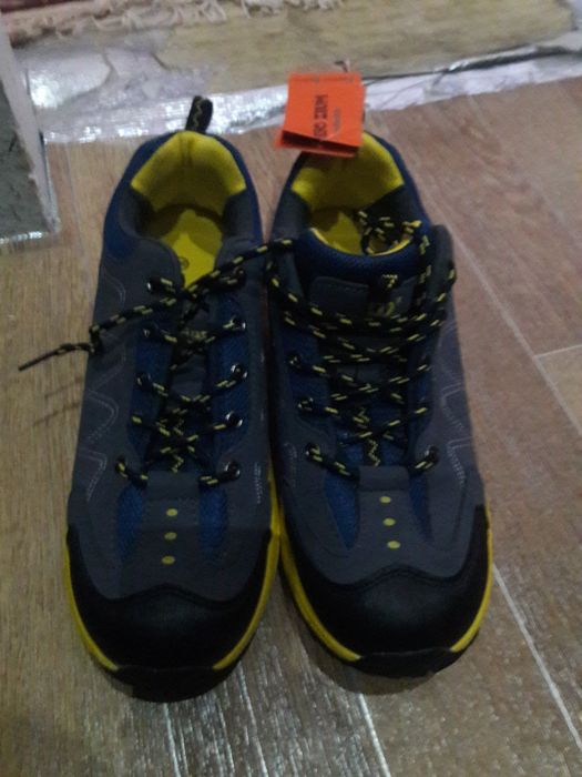 Продаю кроссовки