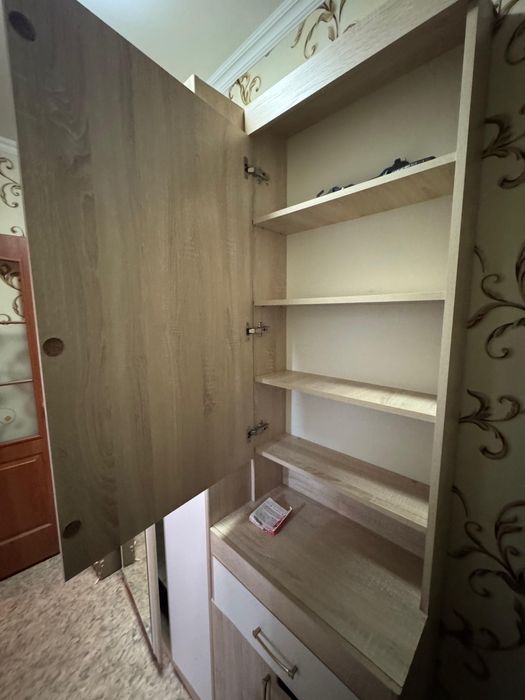 Продам срочно прихожкю