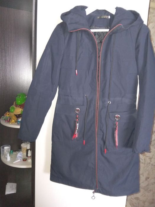 Продам ветровку .