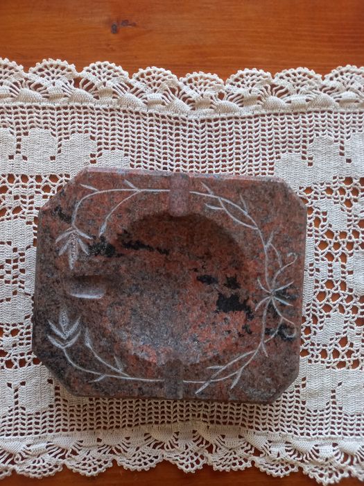 Пепелник от камък