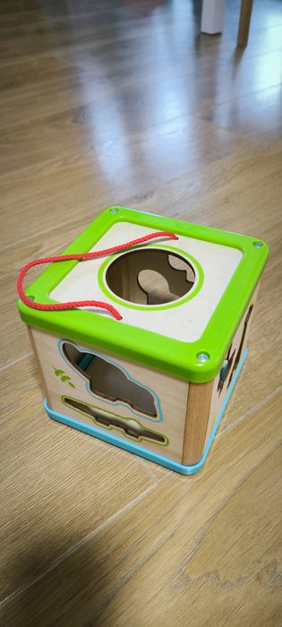 Дървено кубче сортер с животни