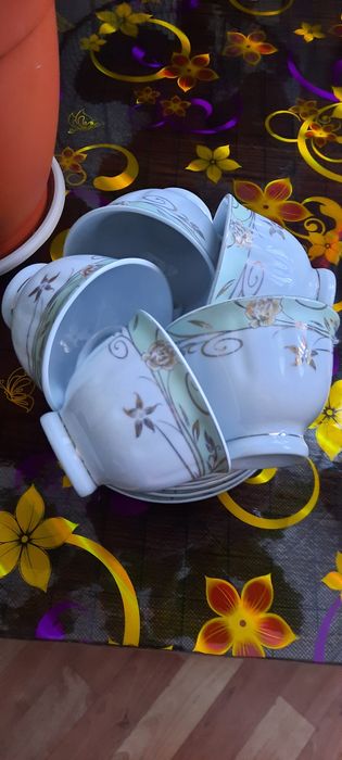 Блюдца с чашками чайные