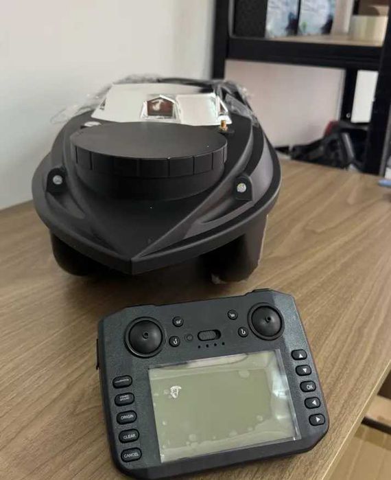 Лодка за захранка V030 с GPS, 800 м обхват и 20000mAh батерия