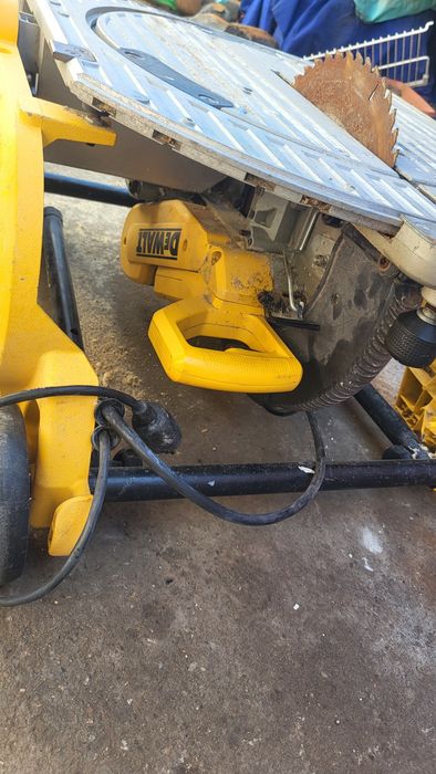 Vînd circular Dewalt defect
