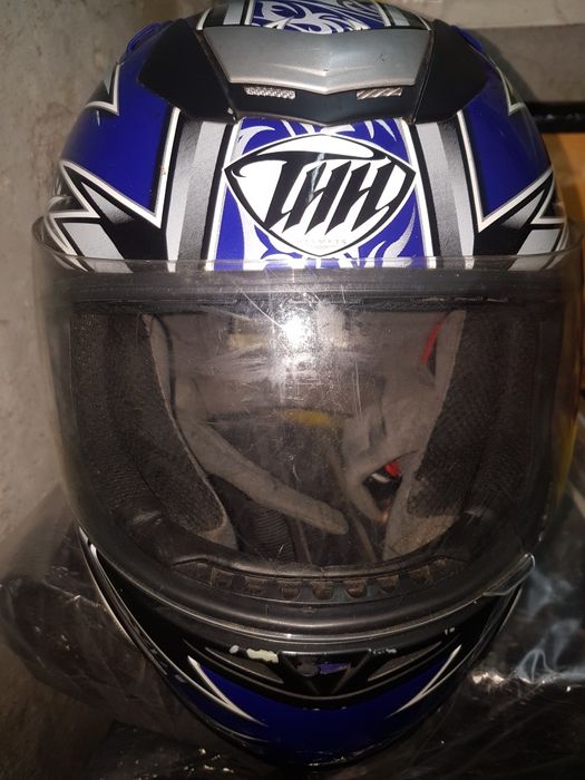 Мото шлем с въздухо отводи.  М размеразмер