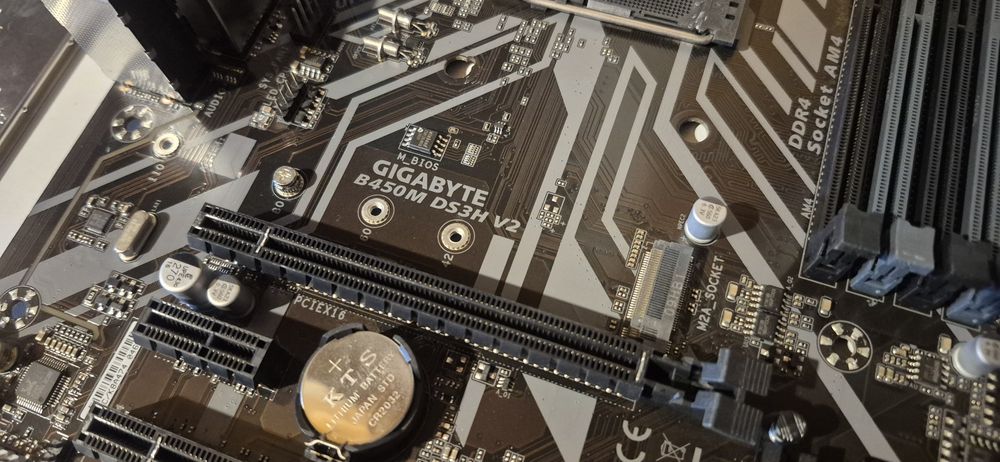 Placa baza gaming Gigabyte B450M DS3H V2 AM4