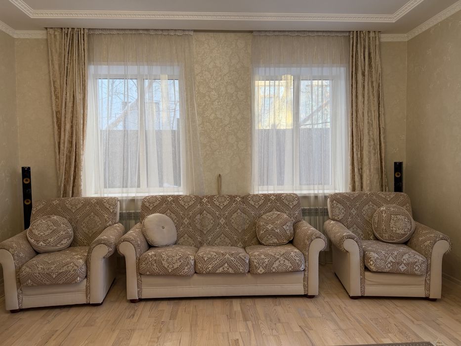 Продам диван с 2 креслами