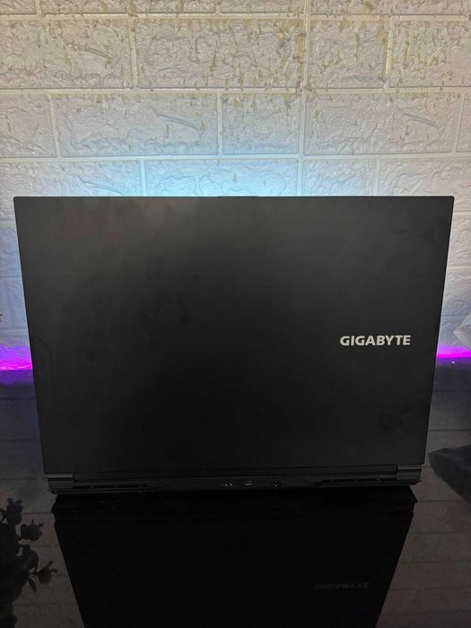 Vând laptop gaming Gigabyte G6 KF, în stare foarte bună