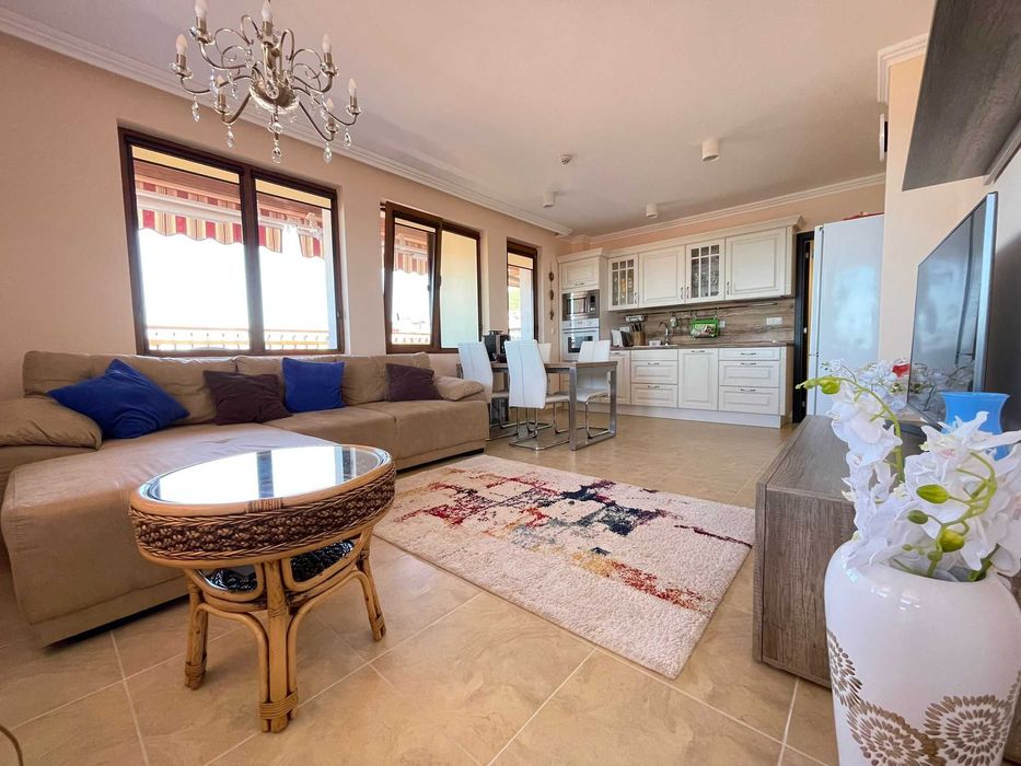 Четиристаен апартамент над яхтено пристанище, Гледка море, Втора линия