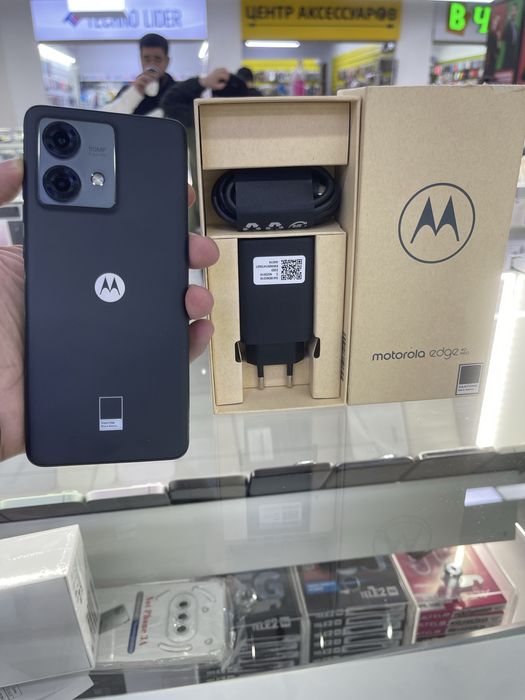Moto edge 40 новый 12/256