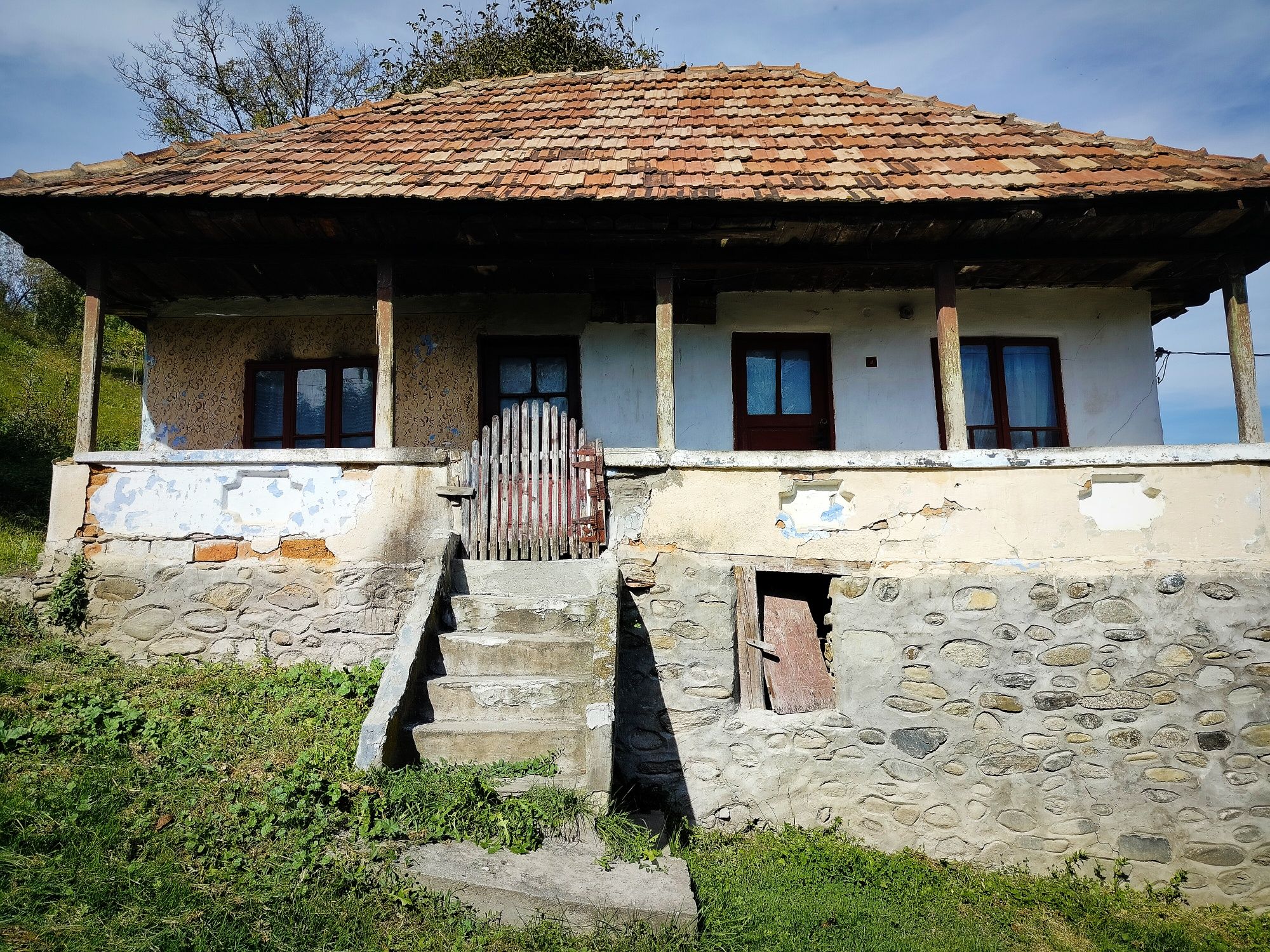 Vand Teren Mp I Teren Mp Casa Batraneasca Curtea De