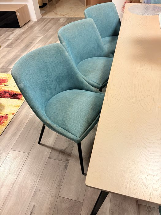 Vând masa living cu scaune tapițate