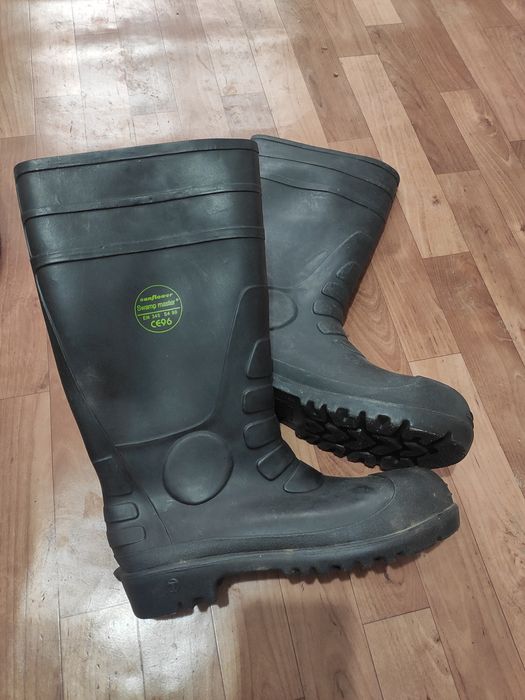 Резиновые сапоги